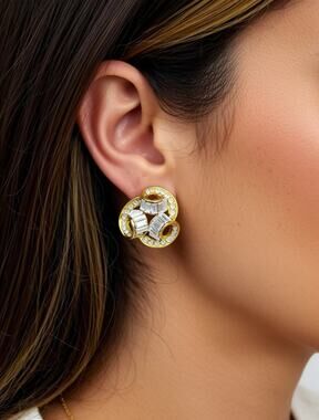 Vintage Dusey Rhinestone Earrings Gold Tone 16 g